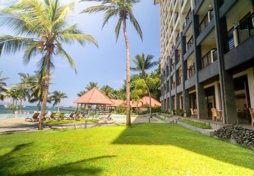 Laprima Hotel Лабуан-Бахо Экстерьер фото