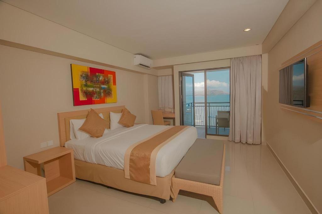 Laprima Hotel Лабуан-Бахо Экстерьер фото