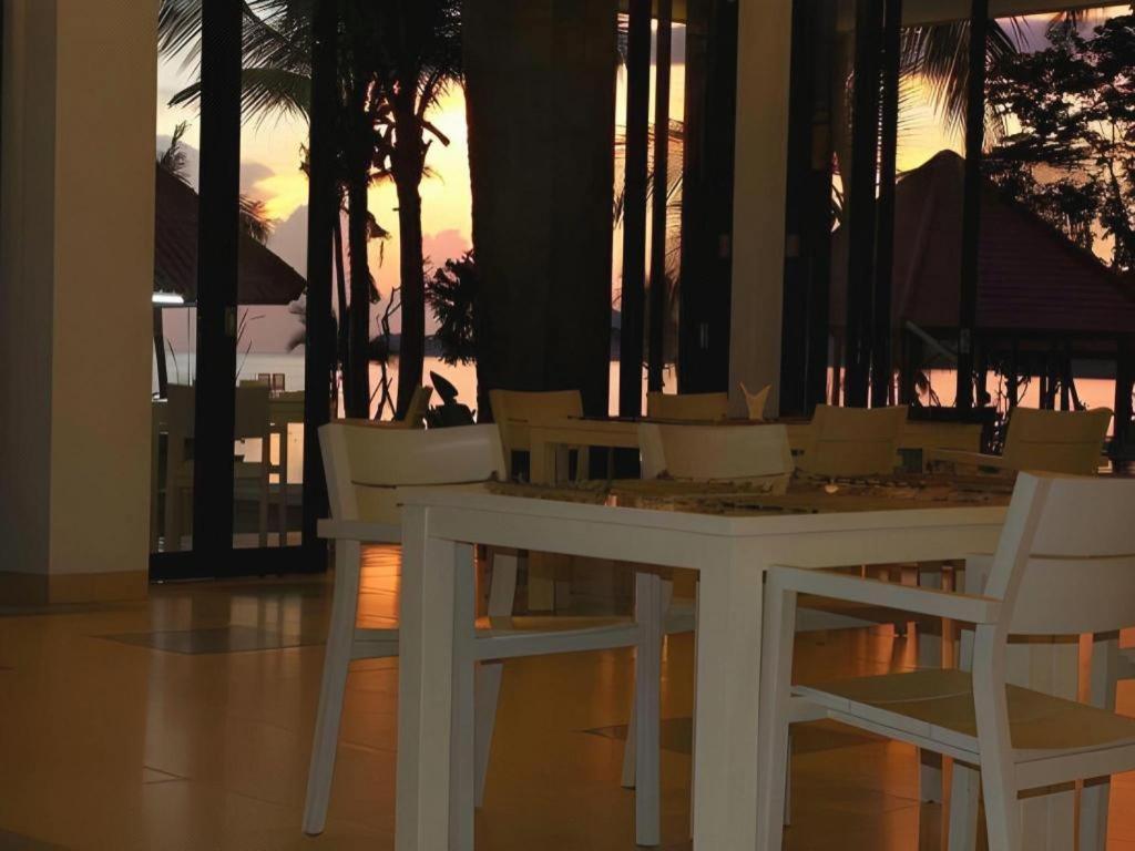 Laprima Hotel Лабуан-Бахо Экстерьер фото