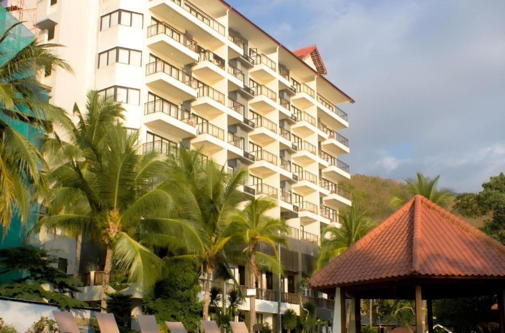 Laprima Hotel Лабуан-Бахо Экстерьер фото