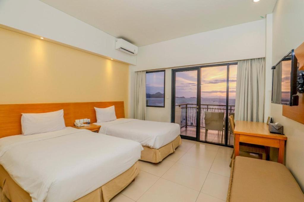Laprima Hotel Лабуан-Бахо Экстерьер фото
