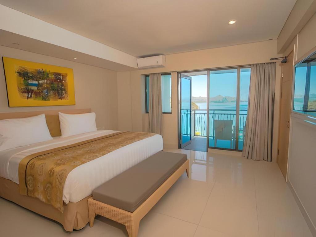 Laprima Hotel Лабуан-Бахо Экстерьер фото