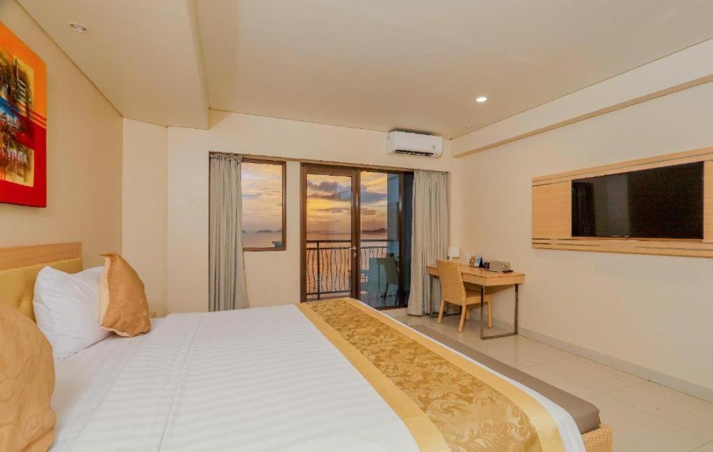 Laprima Hotel Лабуан-Бахо Экстерьер фото